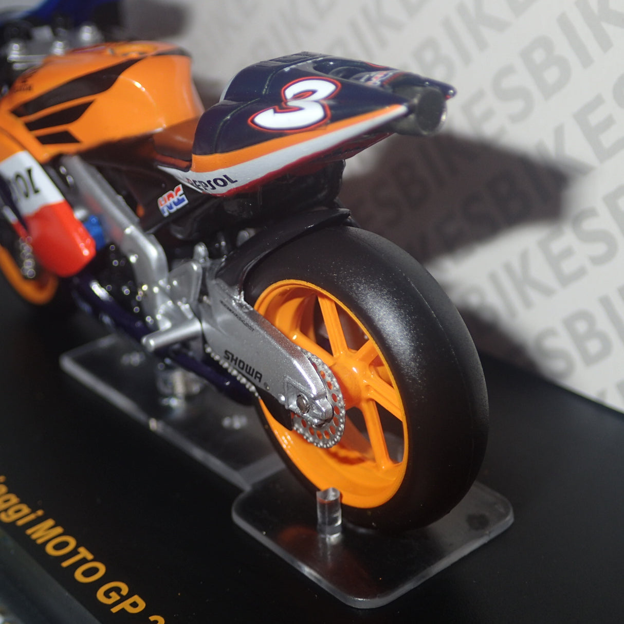 IXO Models RAB104 - 1/24 Scale - Honda RC211V #3 M.Biaggi MotoGP 2005 Scale Model Replica