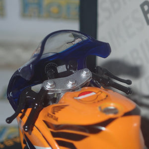 IXO Models RAB104 - 1/24 Scale - Honda RC211V #3 M.Biaggi MotoGP 2005 Scale Model Replica