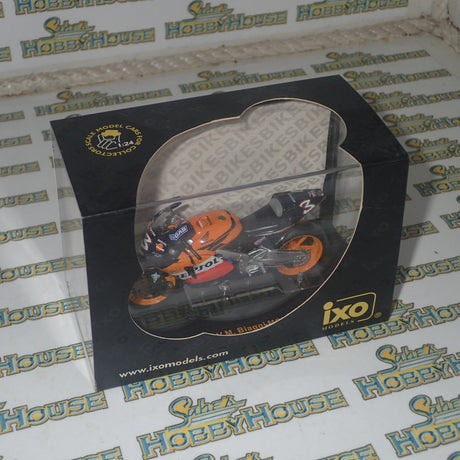 IXO Models RAB104 - 1/24 Scale - Honda RC211V #3 M.Biaggi MotoGP 2005 Scale Model Replica