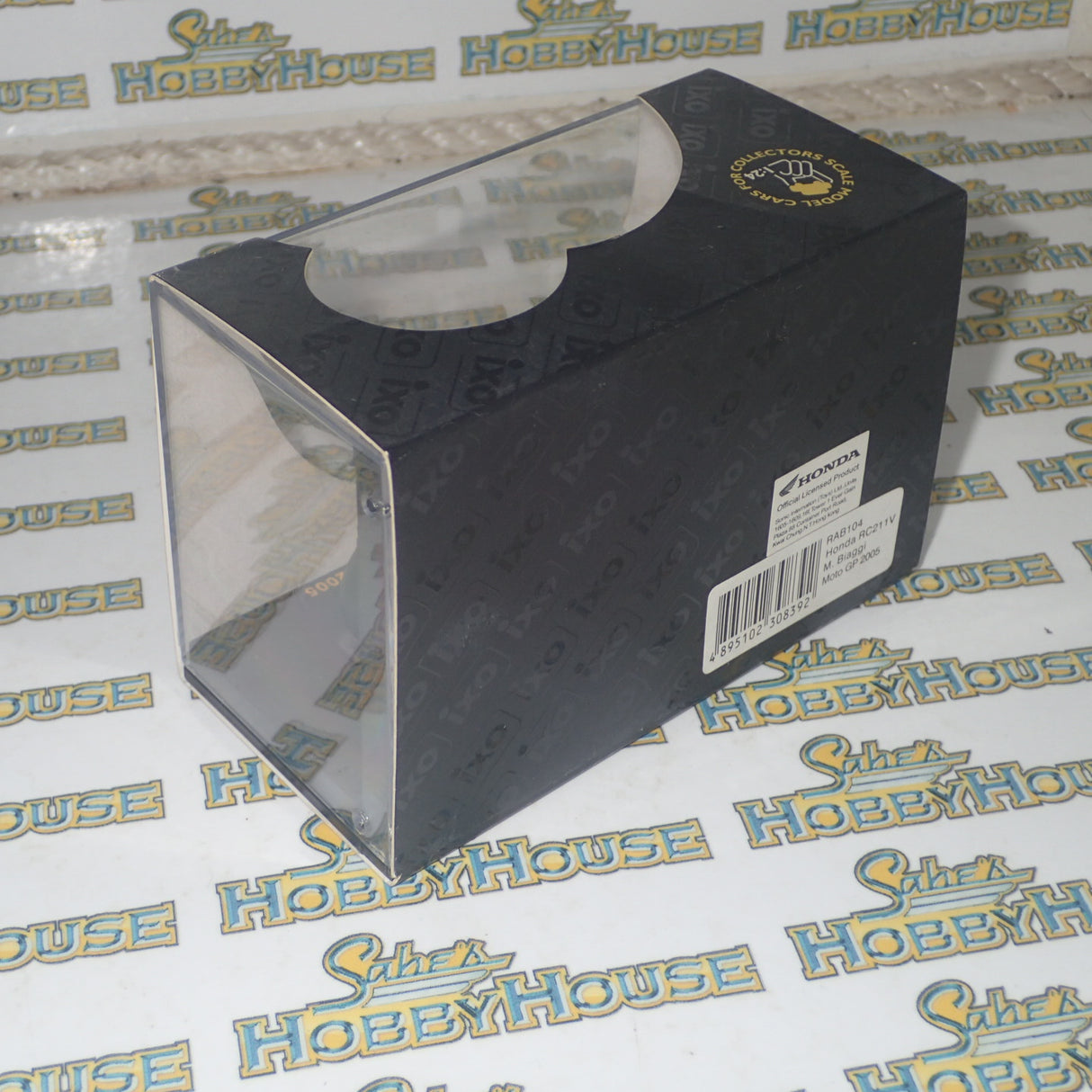 IXO Models RAB104 - 1/24 Scale - Honda RC211V #3 M.Biaggi MotoGP 2005 Scale Model Replica