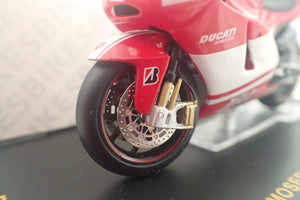 IXO Models RAB1065 - 1/24 Scale Ducati Desmosedici #65 L.Capirossi MotoGP 2005 Scale Model Replica
