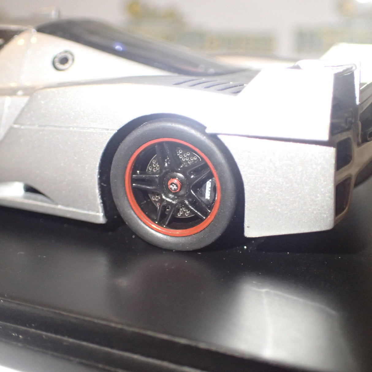 Redline Models RL118 - 1/43 Scale - Ferrari FXX Diecast Scale Model Replica