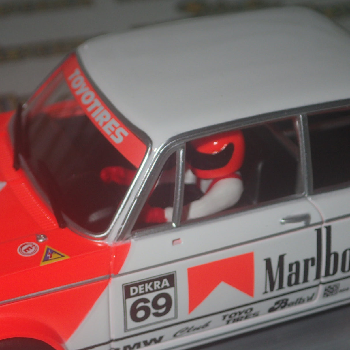 Revo Slot RS095 – 1/32 Scale BMW 2002 MARLBORO #69