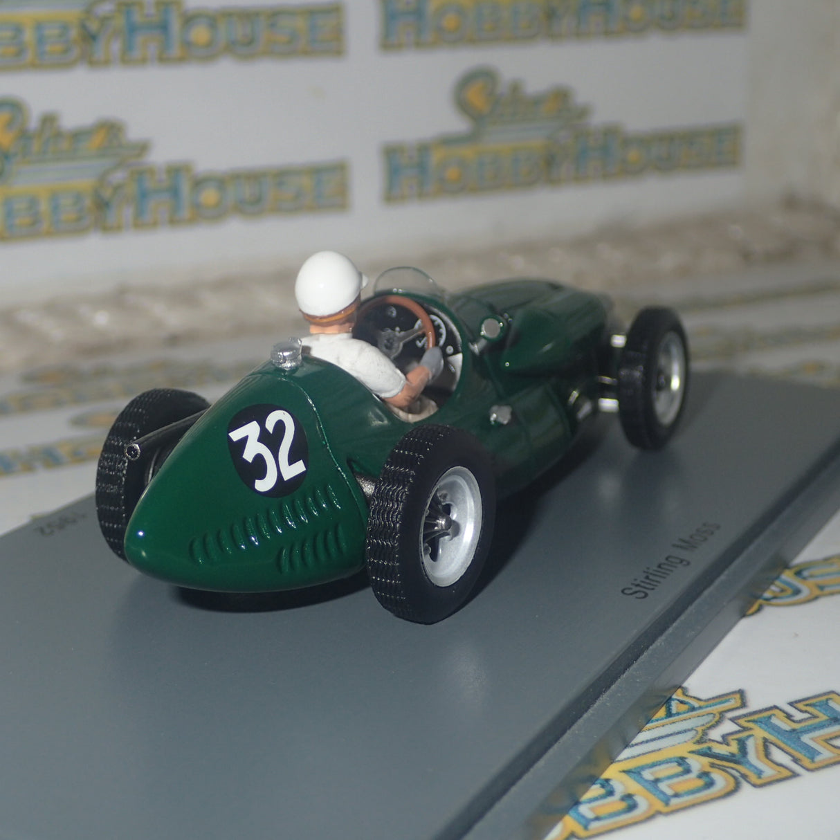 Spark Models S4808 - 1/43 Scale Connaught A Italian GP 1952 #32 Stirling Moss Resin Scale Model Replica