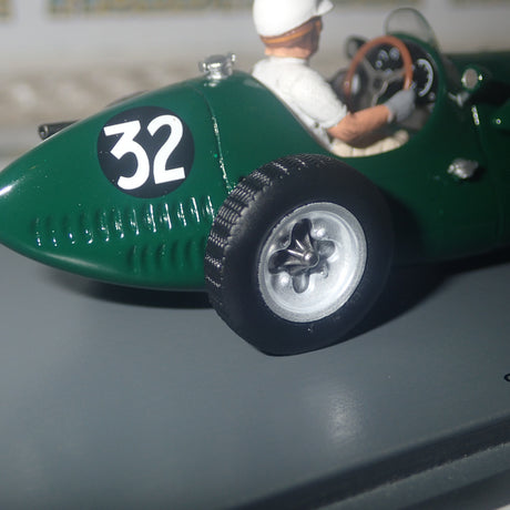 Spark Models S4808 - 1/43 Scale Connaught A Italian GP 1952 #32 Stirling Moss Resin Scale Model Replica