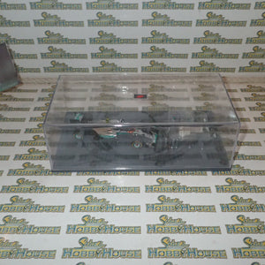 Spark S5025 1/43 Scale - Mercedes AMG Petronas Motorsport F1 W07 Hybrid #6 Nico Rosberg Abu Dhabi GP World Champion 2016 Scale Model Replica with Figure