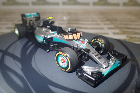 Spark S5025 1/43 Scale - Mercedes AMG Petronas Motorsport F1 W07 Hybrid #6 Nico Rosberg Abu Dhabi GP World Champion 2016 Scale Model Replica with Figure