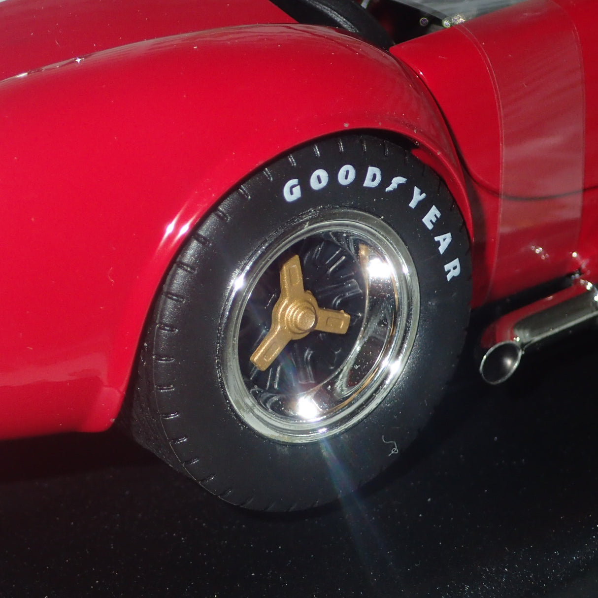 Shelby Collectibles SC-122 - 1/18 Scale 1965 Shelby Cobra 427 S/C - Red