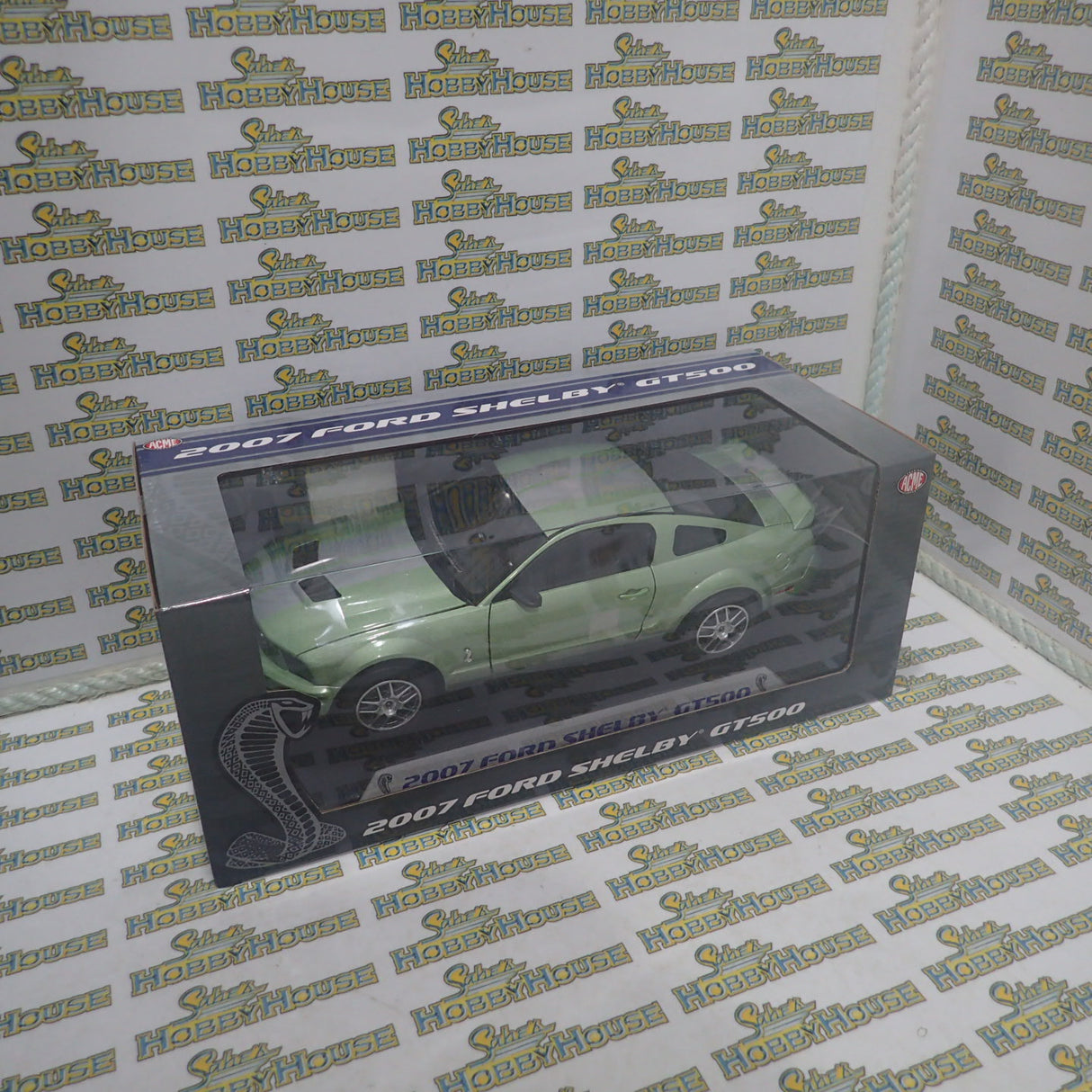 Shelby Collectibles SC18004 - 1/18 2007 Ford Mustang Shelby GT500 - Lime Green scale replica