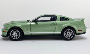 Shelby Collectibles SC18004 - 1/18 2007 Ford Mustang Shelby GT500 - Lime Green scale replica