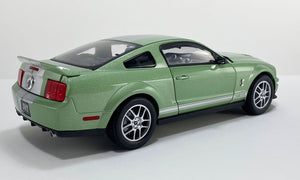 Shelby Collectibles SC18004 - 1/18 2007 Ford Mustang Shelby GT500 - Lime Green scale replica