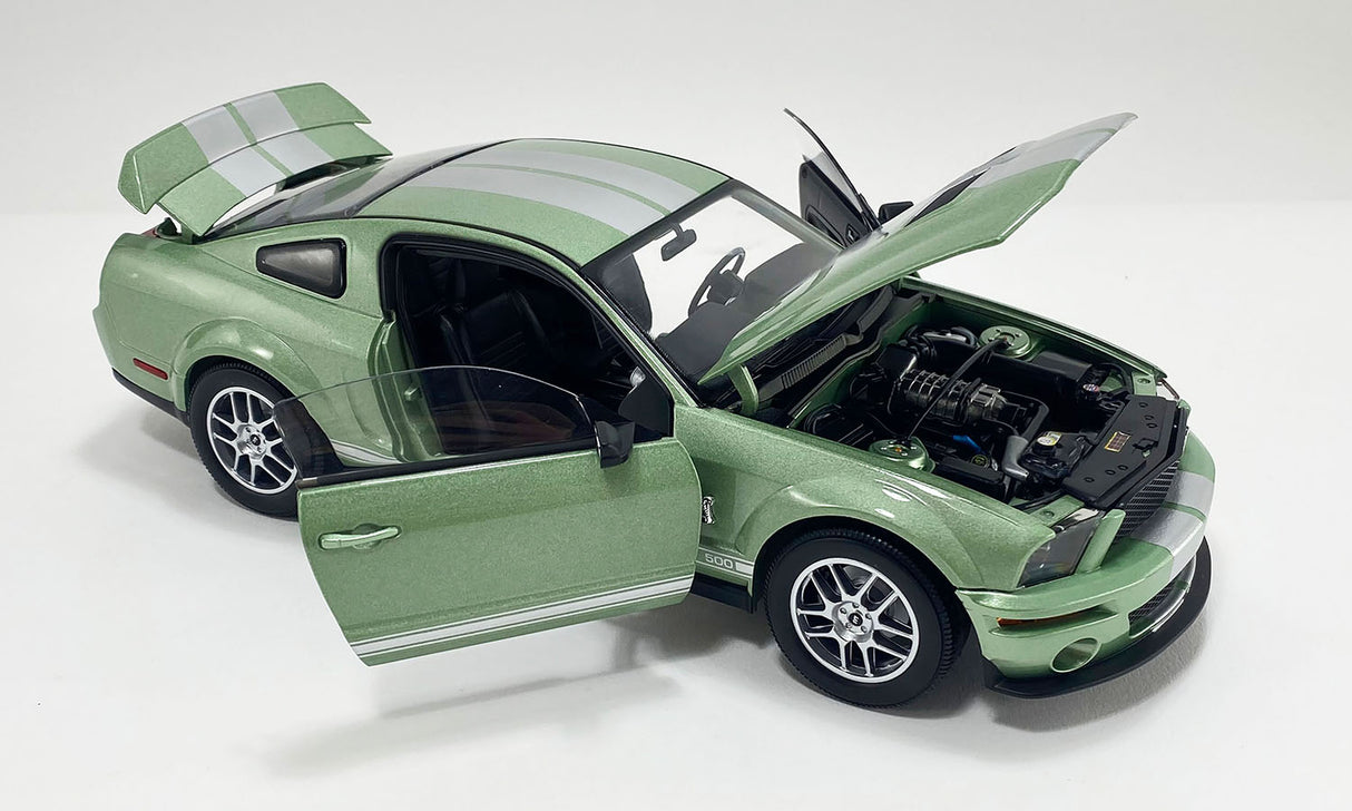 Shelby Collectibles SC18004 - 1/18 2007 Ford Mustang Shelby GT500 - Lime Green scale replica