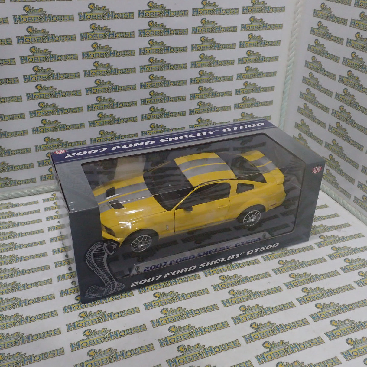 Shelby Collectibles SC18005 - 1/18 2007 Ford Mustang Shelby GT500 - Yellow scale replica