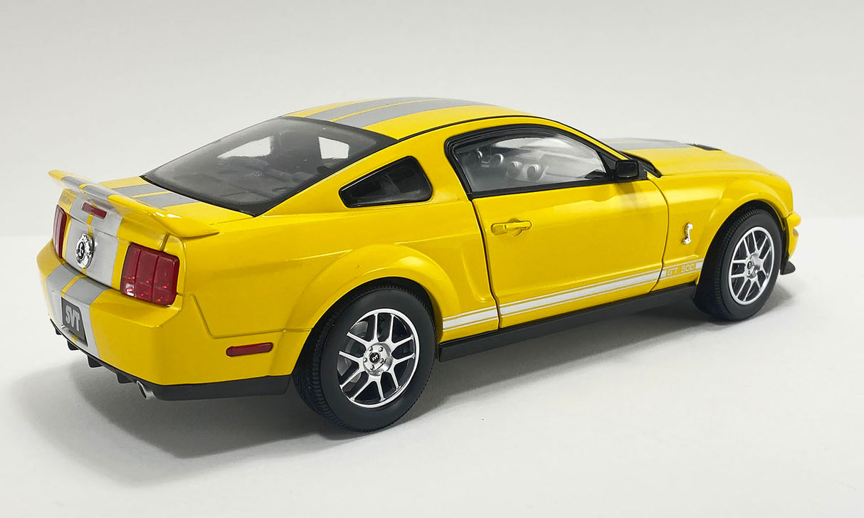 Shelby Collectibles SC18005 - 1/18 2007 Ford Mustang Shelby GT500 - Yellow scale replica