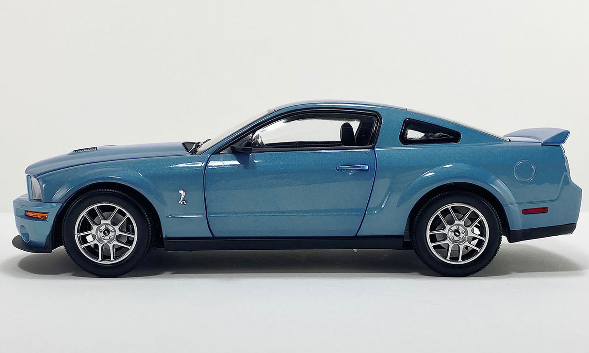 Shelby Collectibles SC18006 - 1/18 2007 Ford Mustang Shelby GT500 - Windveil Blue scale replica