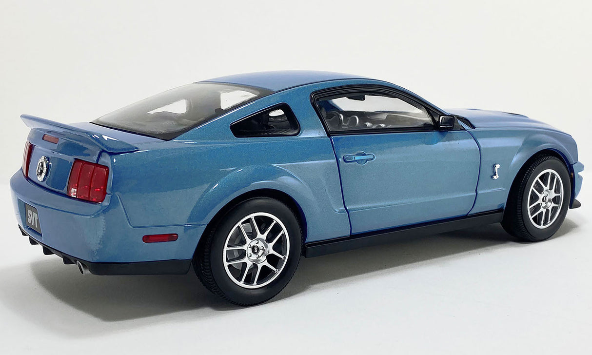 Shelby Collectibles SC18006 - 1/18 2007 Ford Mustang Shelby GT500 - Windveil Blue scale replica
