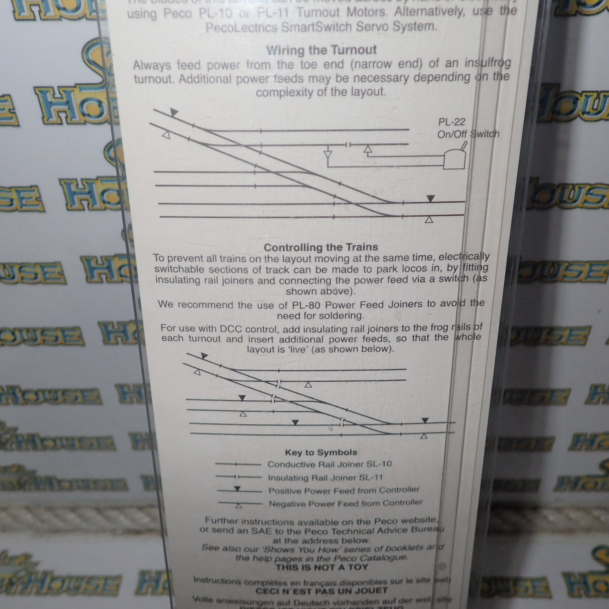 PECO Streamline HO/00 - Universal Code 100 Nickel Silver Rail Insulfrog - Large Radius Right Hand