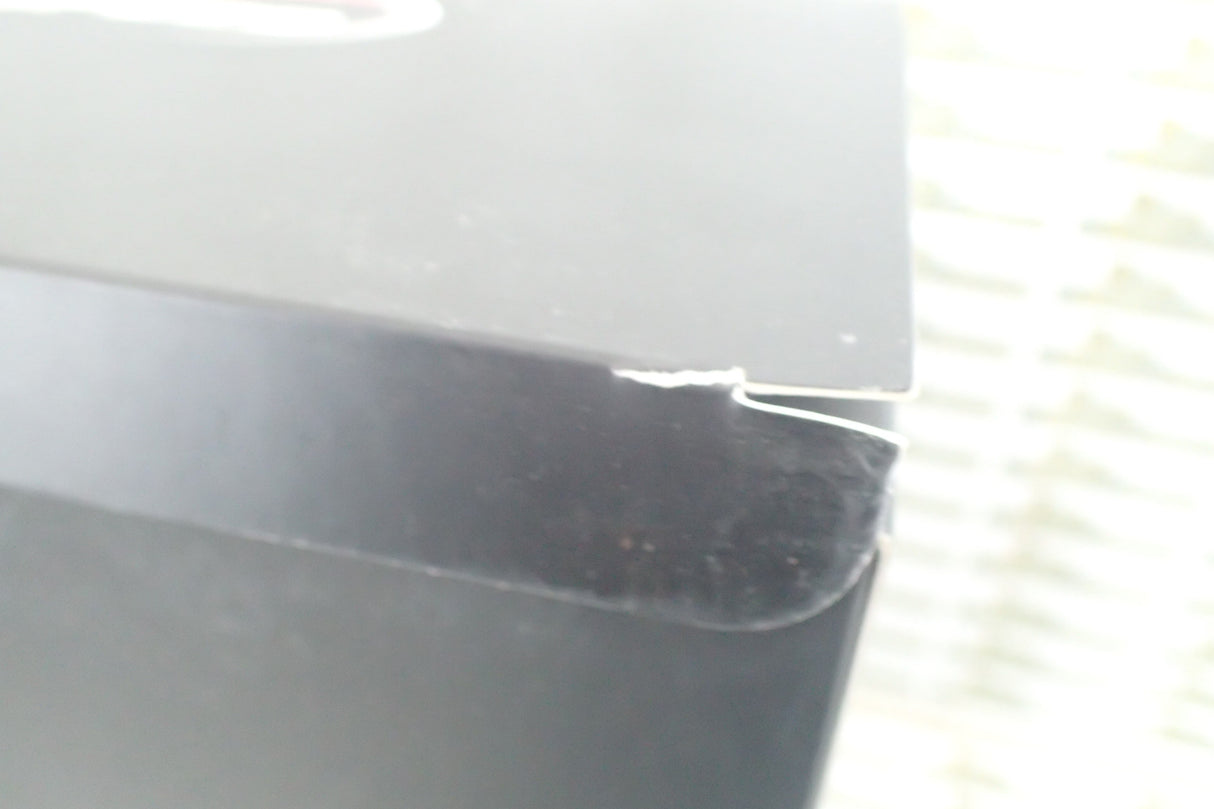 Top Speed TS0011 - 1/18 Scale Ford GT 2015 Chicago Auto Show - Ingot Silver Model Replica