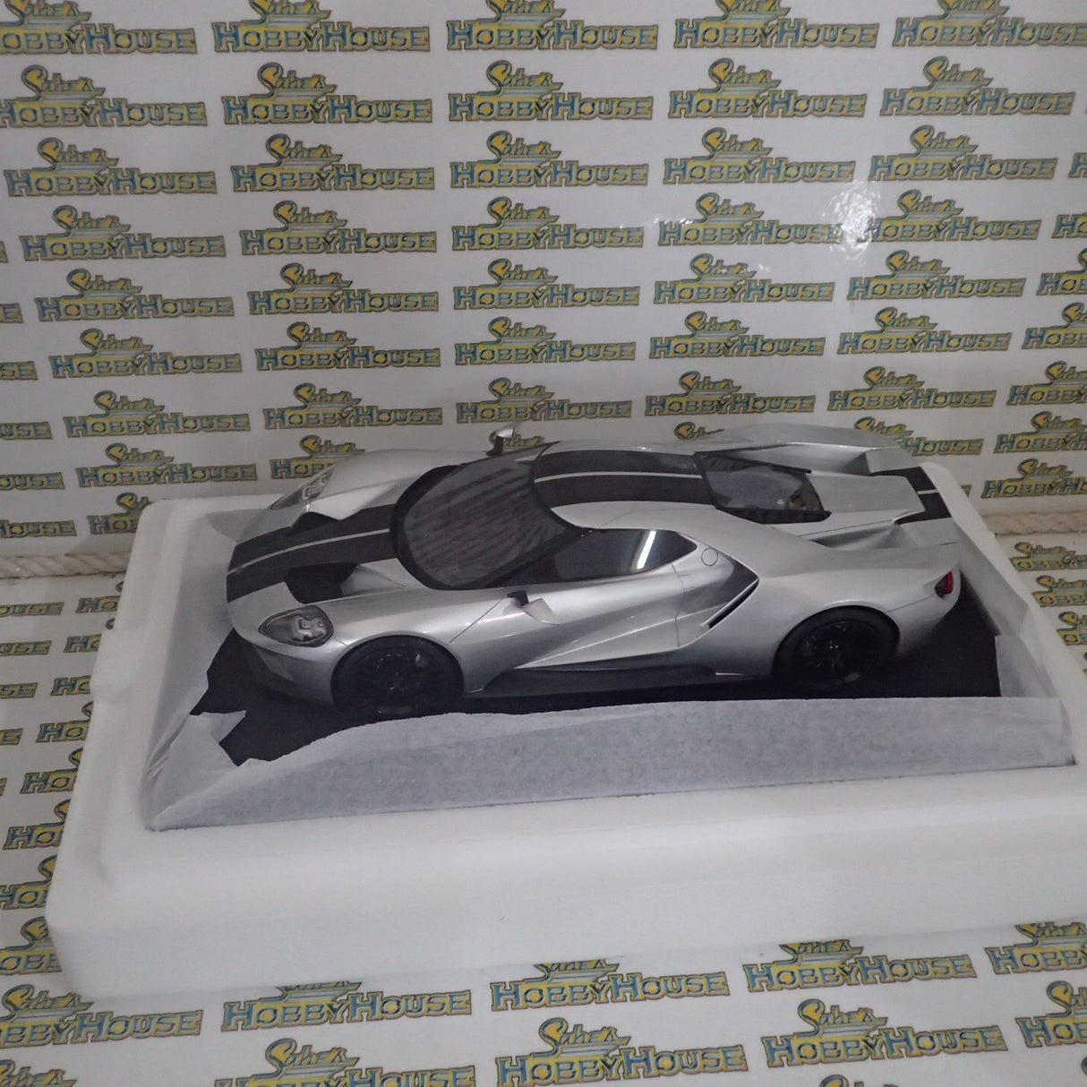 Top Speed TS0011 - 1/18 Scale Ford GT 2015 Chicago Auto Show - Ingot Silver Model Replica