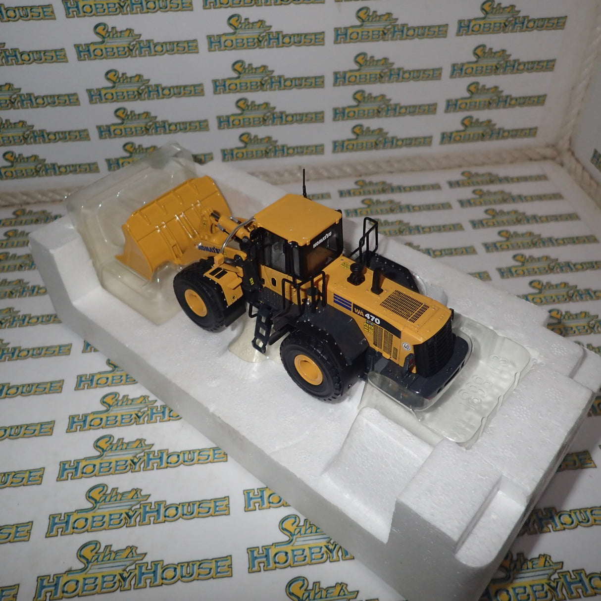 Universal Hobbies 8001U - 1/50 Scale Kamatsu WA 470 the expert's line