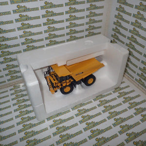 Universal Hobbies 8009U - 1/50 Scale Kamatsu HD605 Dump Truck the experts line