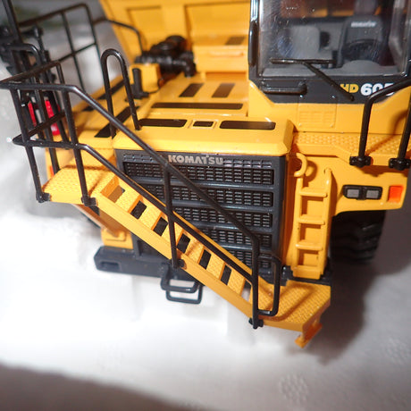 Universal Hobbies 8009U - 1/50 Scale Kamatsu HD605 Dump Truck the experts line