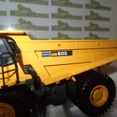 Universal Hobbies 8009U - 1/50 Scale Kamatsu HD605 Dump Truck the experts line