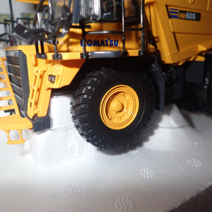 Universal Hobbies 8009U - 1/50 Scale Kamatsu HD605 Dump Truck the experts line