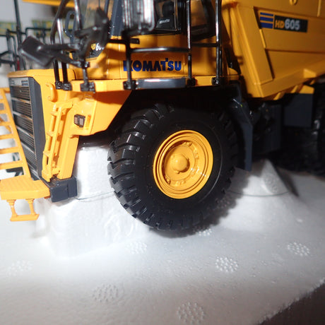 Universal Hobbies 8009U - 1/50 Scale Kamatsu HD605 Dump Truck the experts line