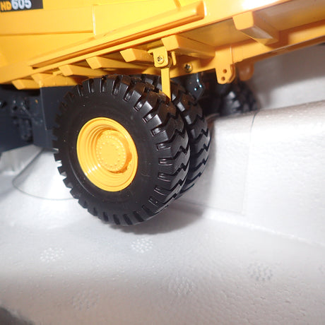 Universal Hobbies 8009U - 1/50 Scale Kamatsu HD605 Dump Truck the experts line