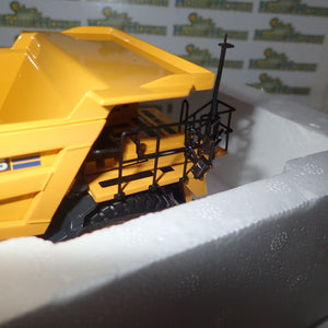 Universal Hobbies 8009U - 1/50 Scale Kamatsu HD605 Dump Truck the experts line