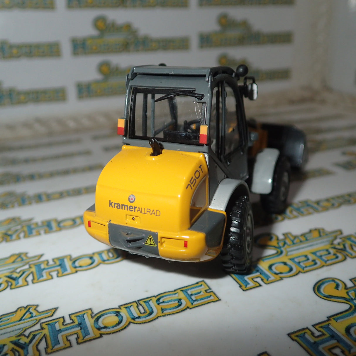 Universal Hobbies UH8060 - 1/50 Scale Kramer 750T Diecast Scale Model Replica