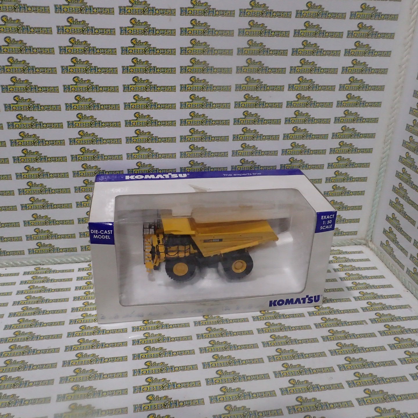 Universal Hobbies 8009U - 1/50 Scale Kamatsu HD605 Dump Truck the expert's line