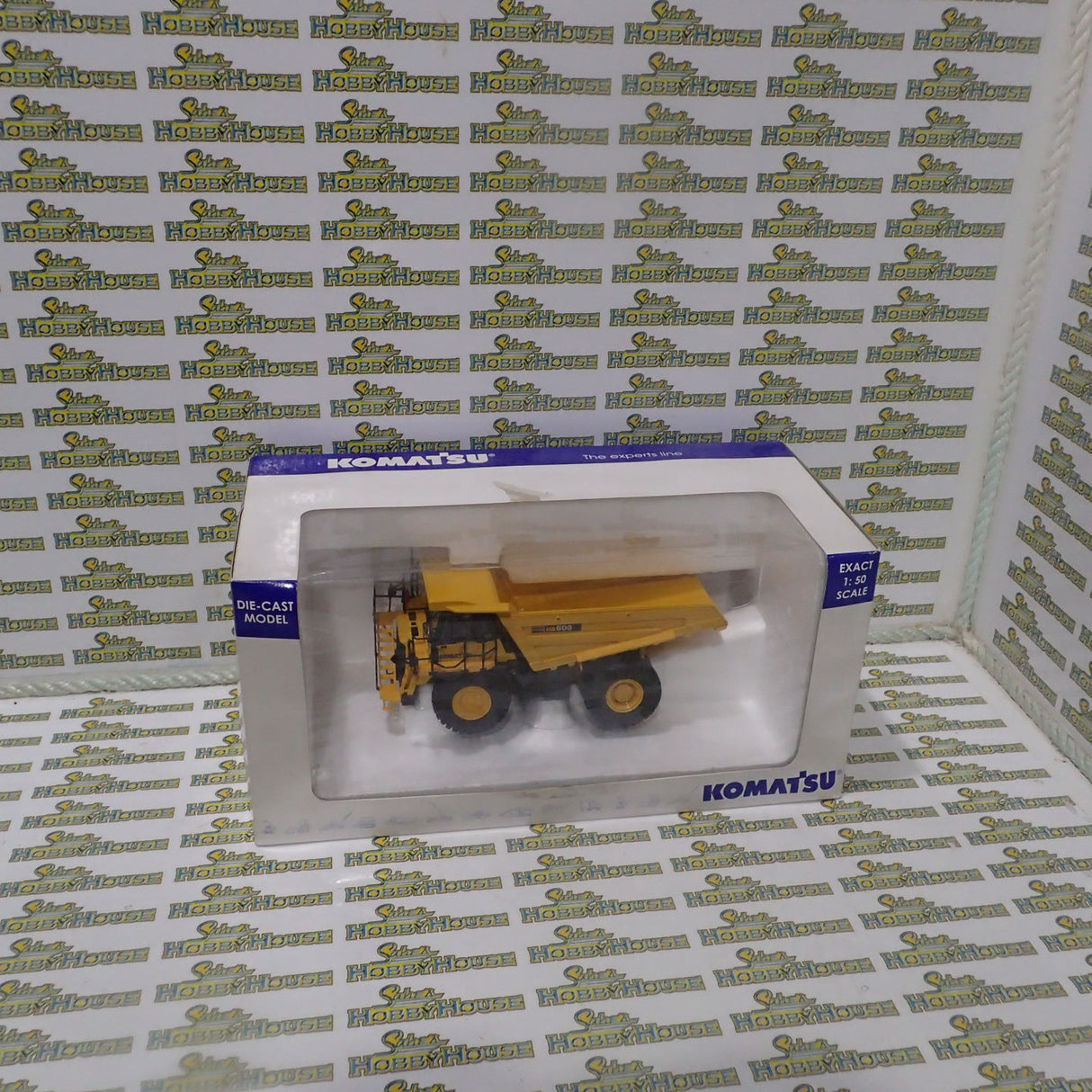 Universal Hobbies 8009U - 1/50 Scale Kamatsu HD605 Dump Truck the expert's line