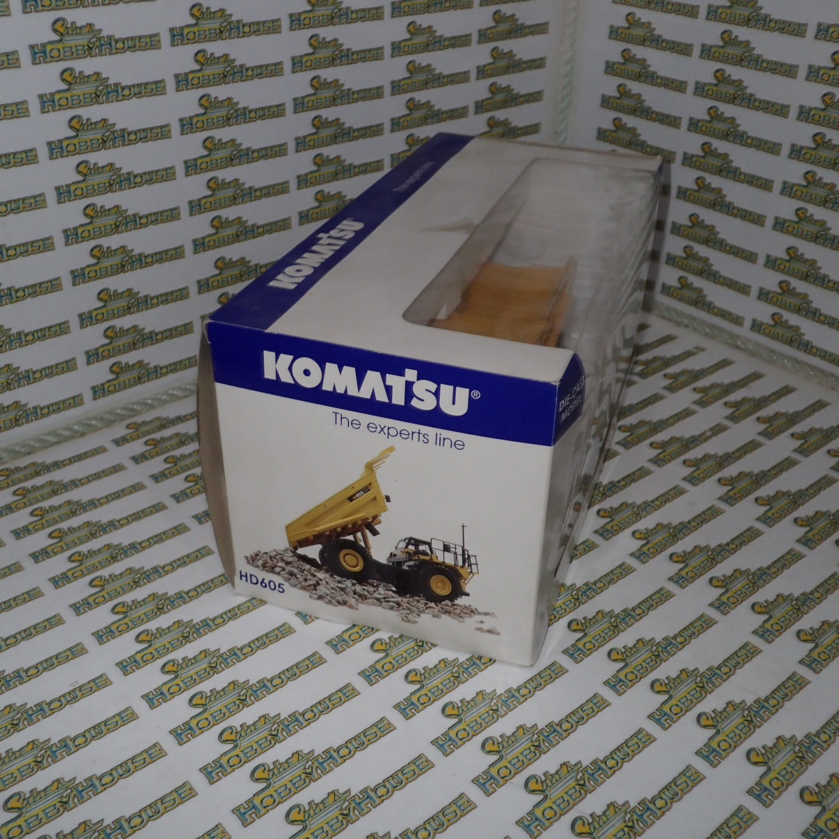 Universal Hobbies 8009U - 1/50 Scale Kamatsu HD605 Dump Truck the expert's line