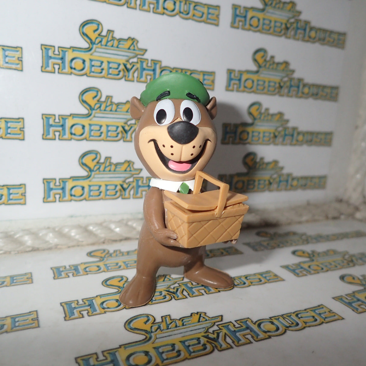 Funko Exclusive DRM171116 YB E – Looney Tunes Yogi Bear 1/6 Vinyl Figure