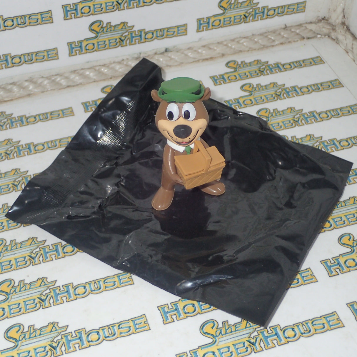 Funko Exclusive DRM171116 YB E – Looney Tunes Yogi Bear 1/6 Vinyl Figure