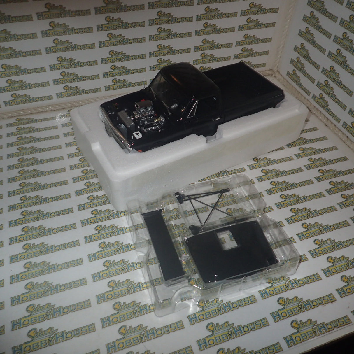 ACME A1807216 - 1/18 Scale 1970 CHEVROLET C-10 NIGHT TRAIN DRAG OUTLAWS