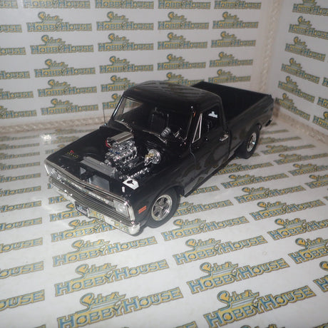 ACME A1807216 - 1/18 Scale 1970 CHEVROLET C-10 NIGHT TRAIN DRAG OUTLAWS
