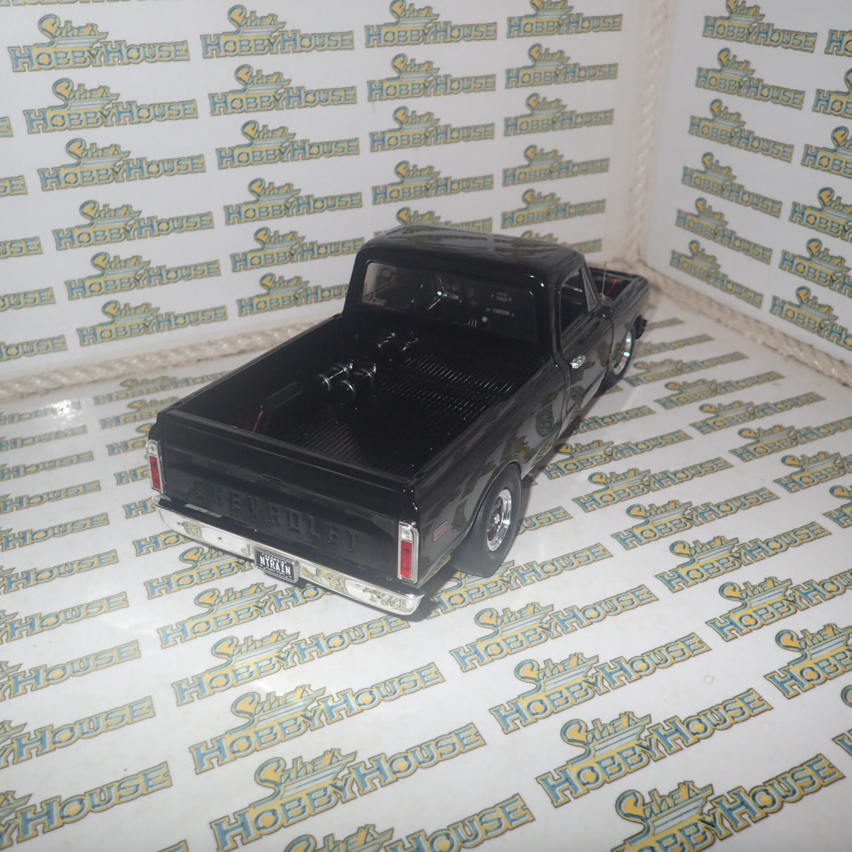 ACME A1807216 - 1/18 Scale 1970 CHEVROLET C-10 NIGHT TRAIN DRAG OUTLAWS