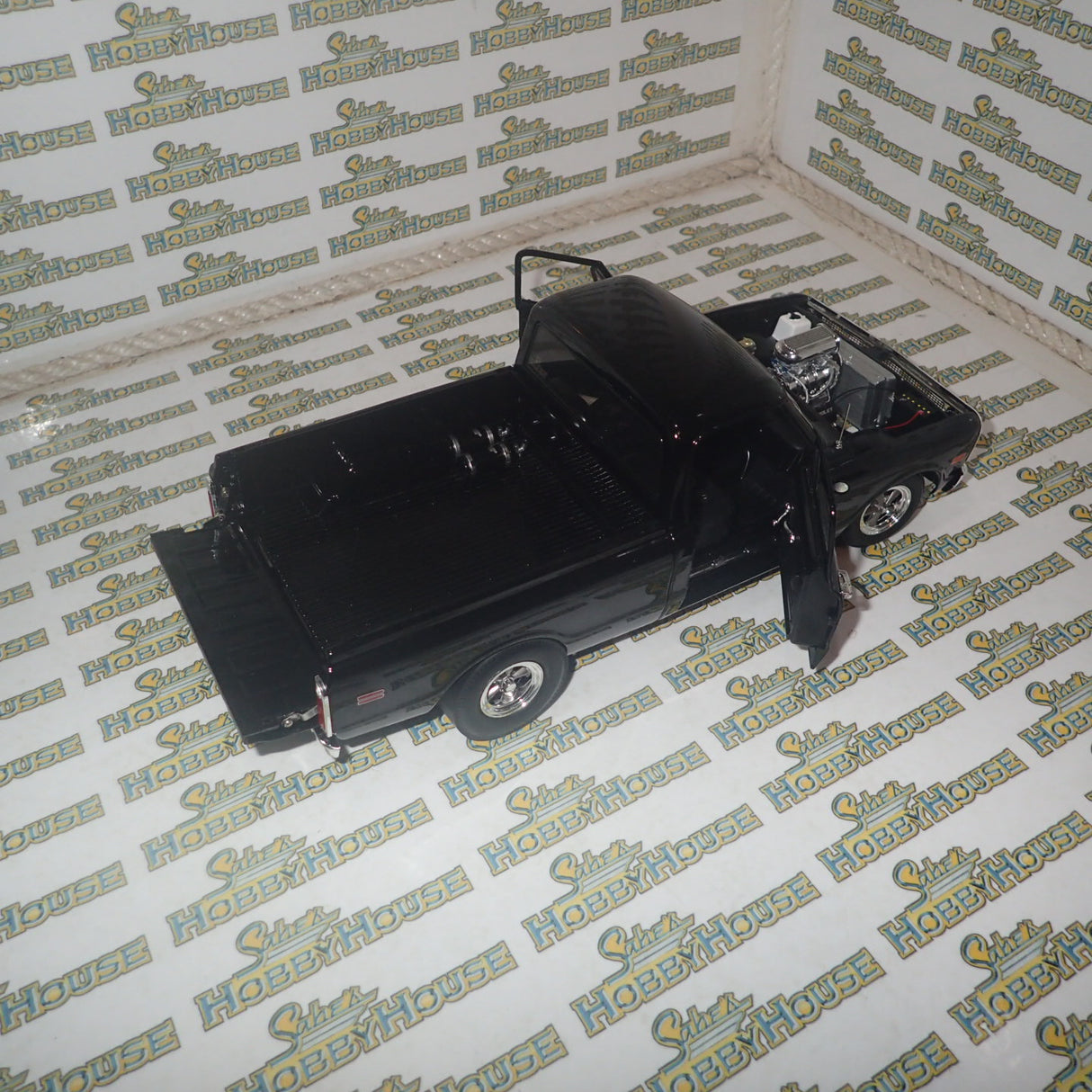 ACME A1807216 - 1/18 Scale 1970 CHEVROLET C-10 NIGHT TRAIN DRAG OUTLAWS