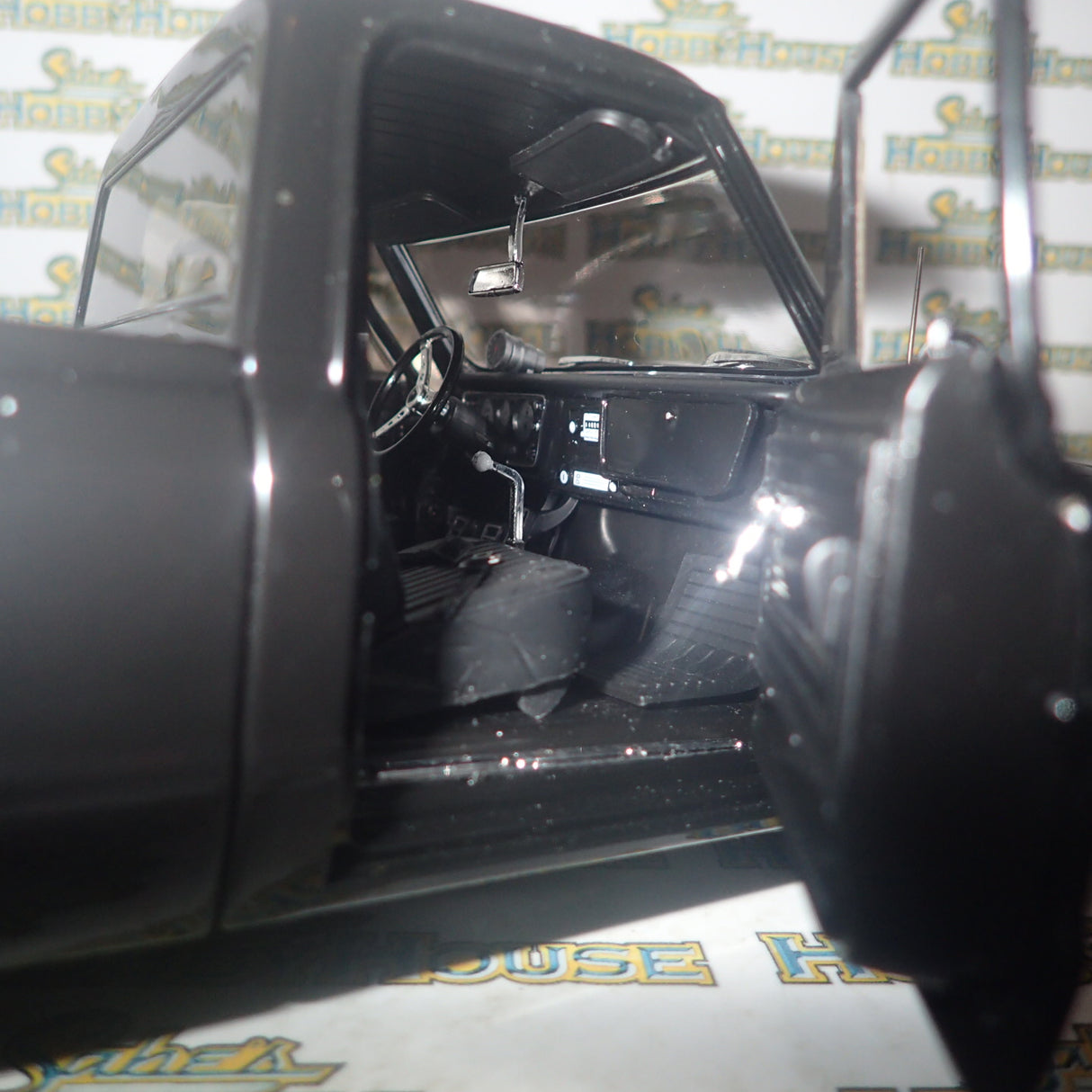 ACME A1807216 - 1/18 Scale 1970 CHEVROLET C-10 NIGHT TRAIN DRAG OUTLAWS