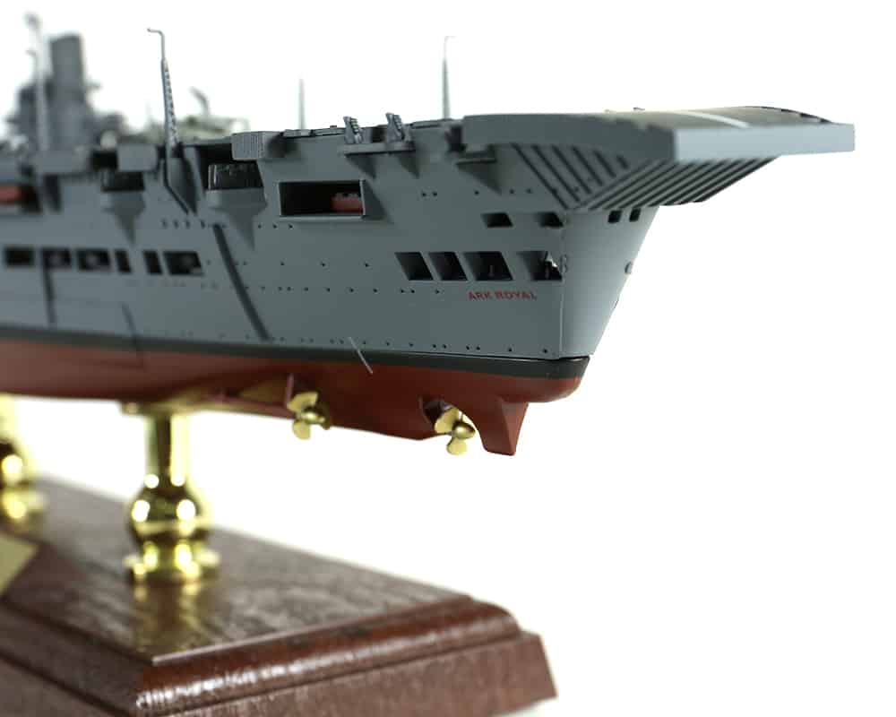 Forces of Valor FOV-861009A - 1/700 Scale - British HMS Ark Royal (91) aircraft carrier Diecast Scale Model Replica