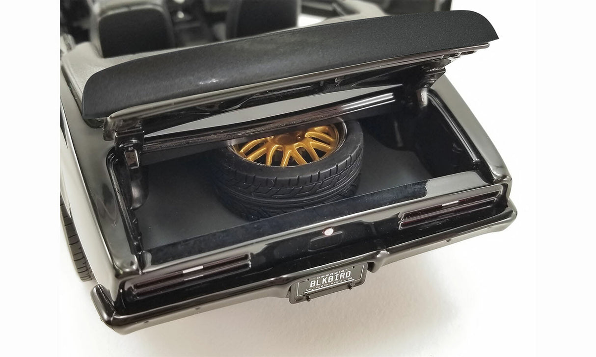 Acme - 1/18 Scale - A1805215 1968 PONTIAC FIREBIRD CONVERTIBLE RESTOMOD Diecast Scale Model Replica