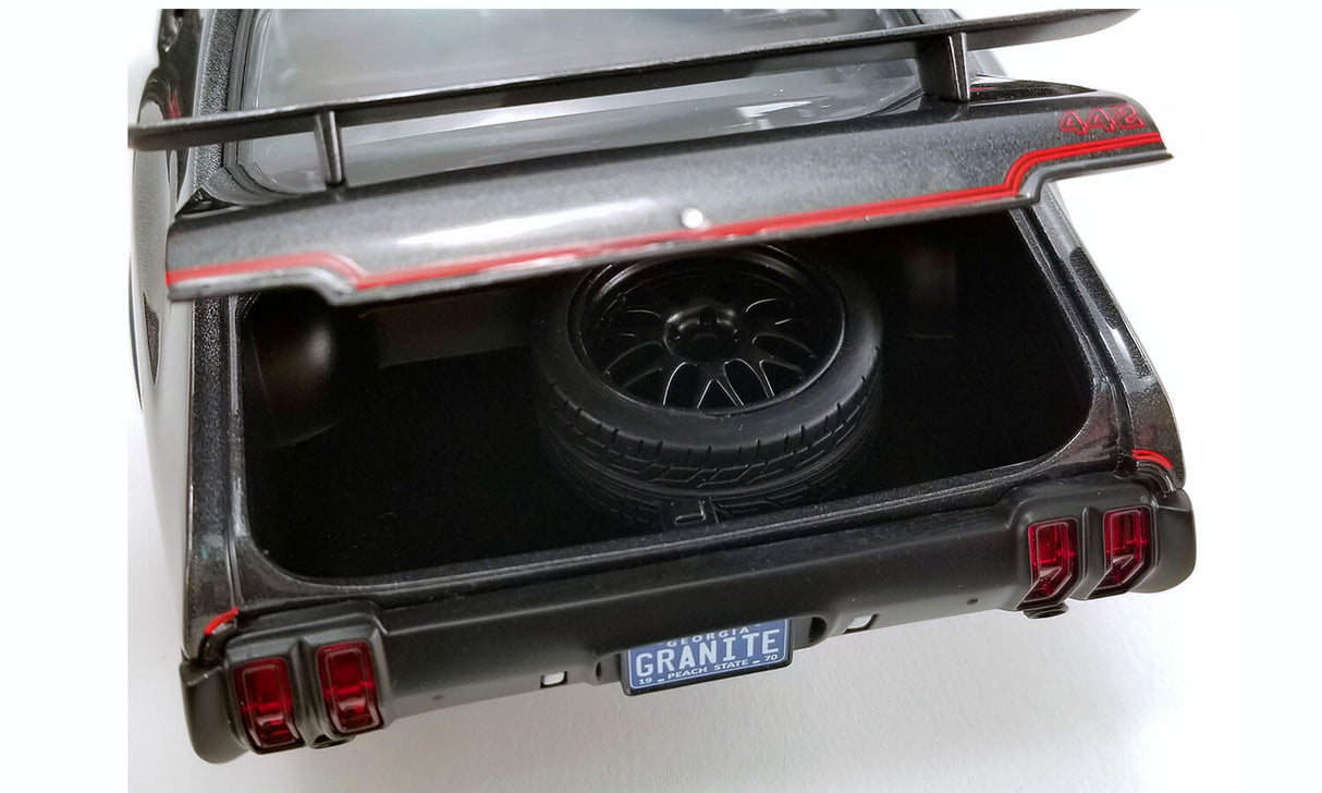 ACME - 1/18 Scale - A1805617 1970 OLDSMOBILE 442 STREET FIGHTER Diecast Scale Model Replica