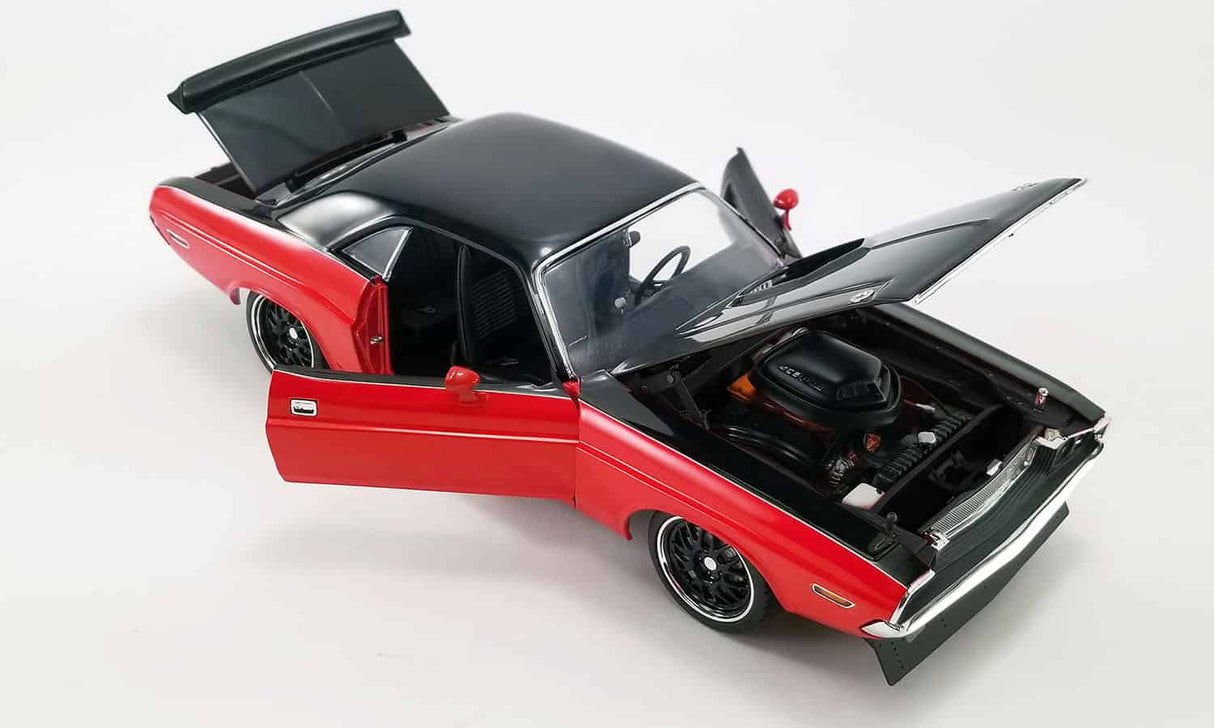 ACME - 1/18 Scale - A1806014 1970 DODGE CHALLENGER R/T STREET FIGHTER Red & Black Diecast Scale Model Replica