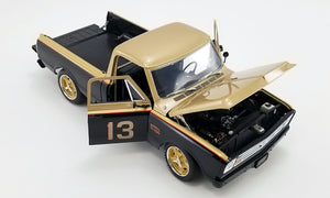 ACME - 1/18 Scale - A1807212 1967 CHEVROLET C10 - SMOKEY YUNICK