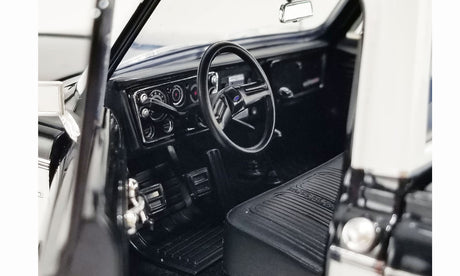 ACME A1807219 - 1/18 Scale 1969 Chevrolet K10 4x4 - Classic Black & White