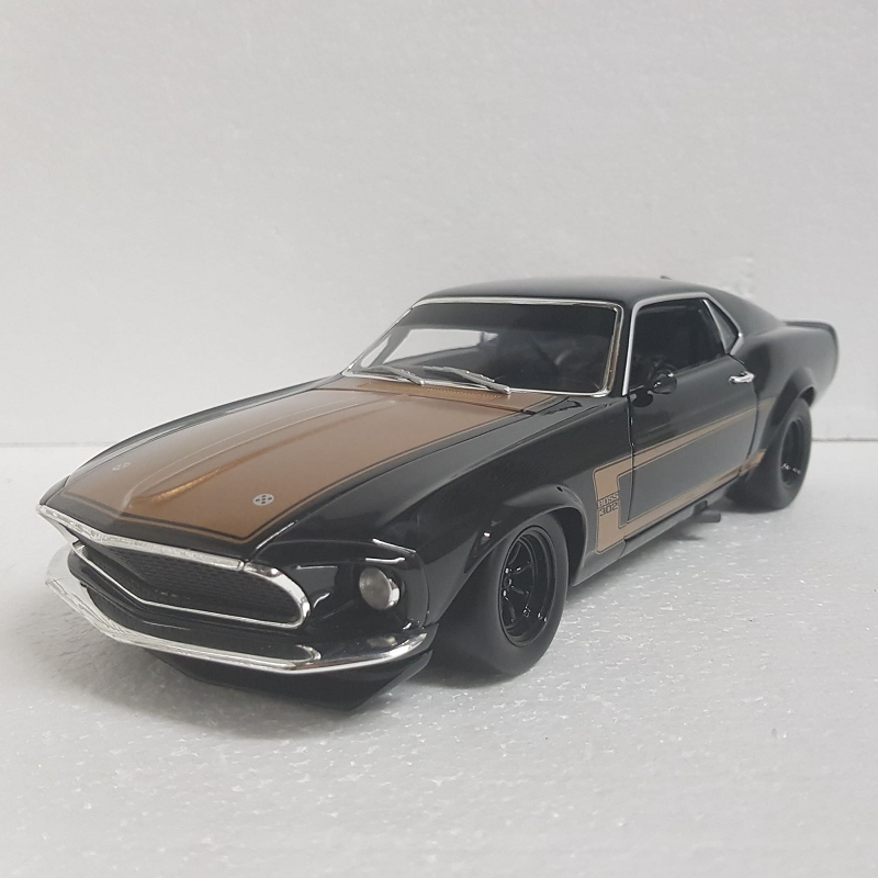 ACME - 1/18 Scale - 1969 Ford Mustang Boss 302 #11 Smokey Yunick Street  Version Diecast Scale Model Replica