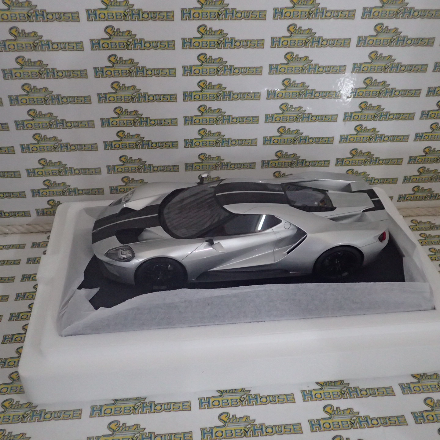 Top Speed TS0011 - 1/18 Scale Ford GT 2015 Chicago Auto Show - Ingot Silver  Model Replica